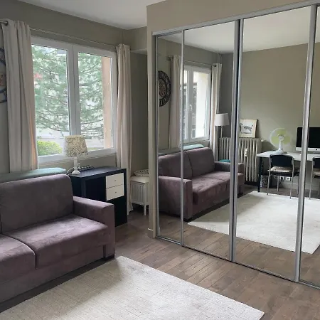 Apartment Porte Maillot-charming And Calm At