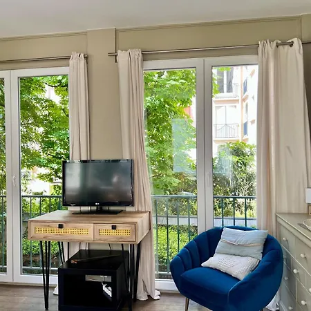 Porte Maillot-charming And Calm At Apartmán *